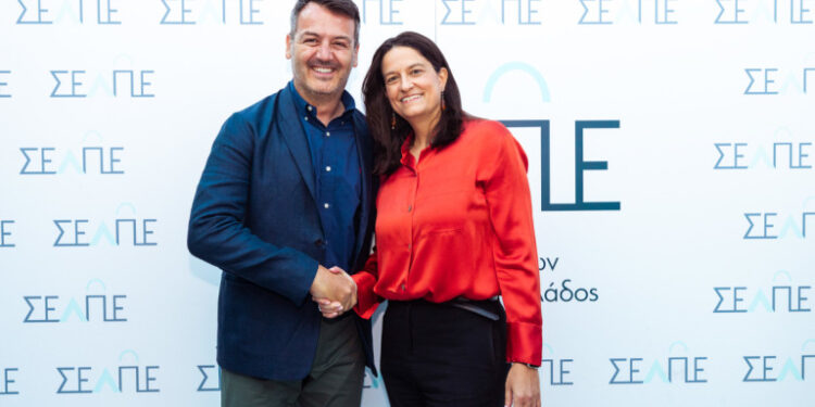 Ο πρόεδρος του ΣΕΛΠΕ κος Κώστας Γεράρδος με την Υπουργό Εργασίας & Κοινωνικής Ασφάλισης κα Νίκη Κεραμέως